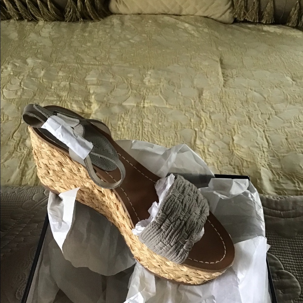 Splendid gray wedge sandals